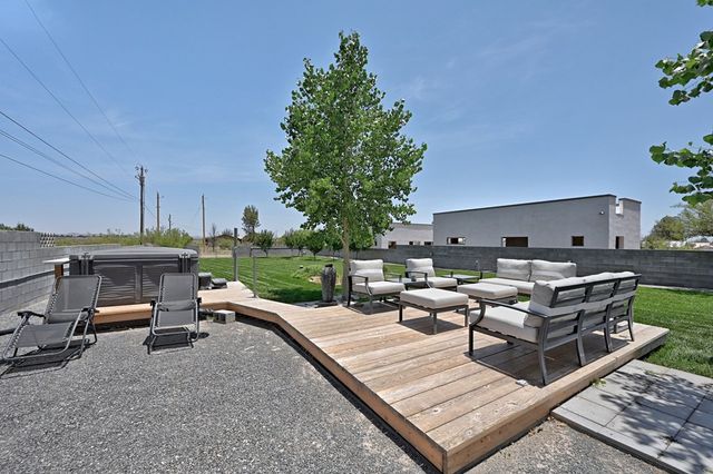 1110 N Ordenar St, Marfa, TX 79843