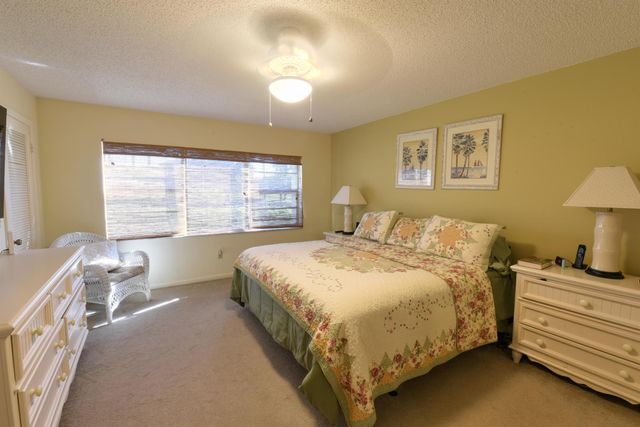 15 Southport Lane E, Boynton Beach, FL 33436