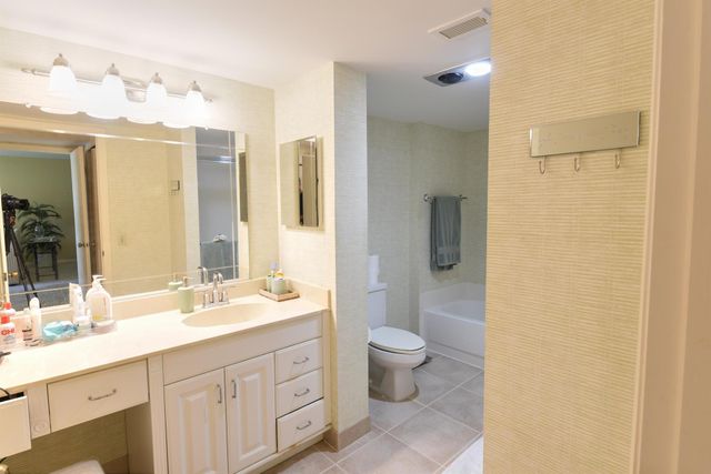 15 Southport Lane E, Boynton Beach, FL 33436