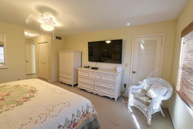 15 Southport Lane E, Boynton Beach, FL 33436