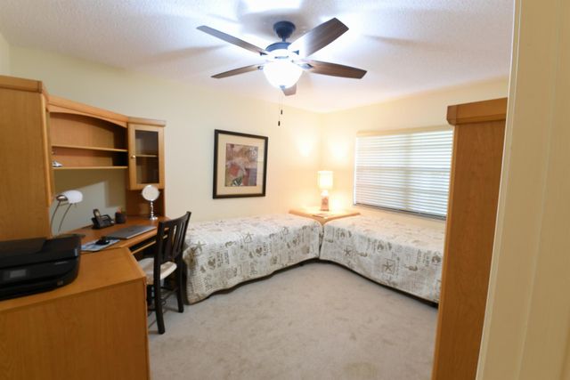 15 Southport Lane E, Boynton Beach, FL 33436
