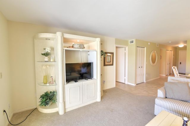 15 Southport Lane E, Boynton Beach, FL 33436