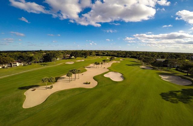 15 Southport Lane E, Boynton Beach, FL 33436