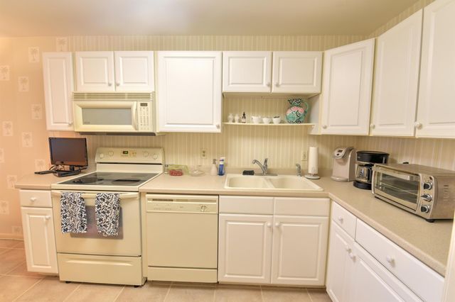 15 Southport Lane E, Boynton Beach, FL 33436