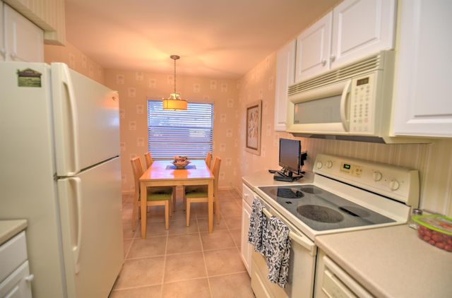 15 Southport Lane E, Boynton Beach, FL 33436