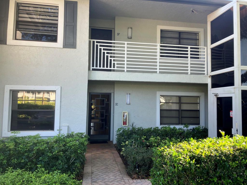 15 Southport Lane E, Boynton Beach, FL 33436