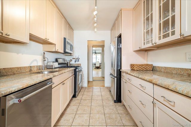 522 SHORE Road 5G, Long Beach, NY 11561