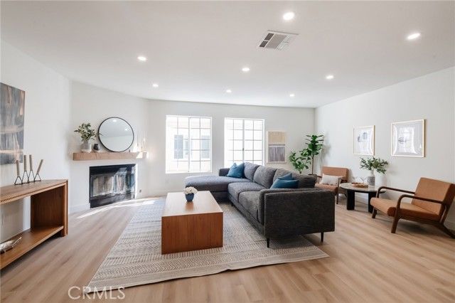 1044 W 252nd 4, Harbor City (los Angeles), CA 90710