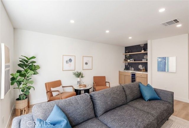 1044 W 252nd 4, Harbor City (los Angeles), CA 90710