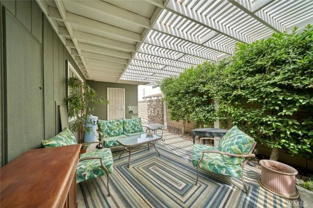 33540 Barcelona, Thousand Palms, CA 92276
