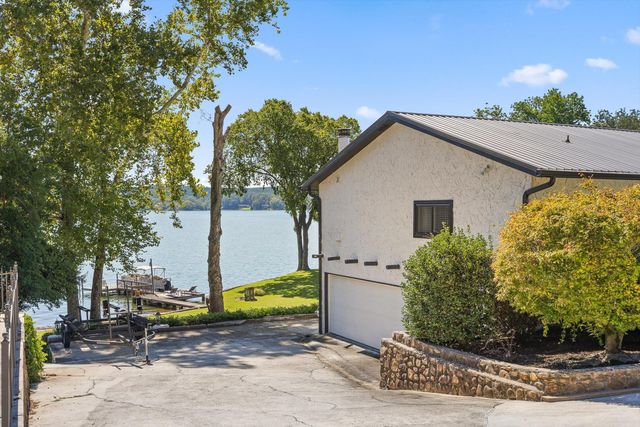 2166 S Shore Acres Road, Soddy Daisy, TN 37379