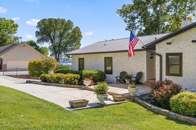 2166 S Shore Acres Road, Soddy Daisy, TN 37379