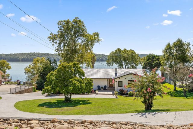 2166 S Shore Acres Road, Soddy Daisy, TN 37379