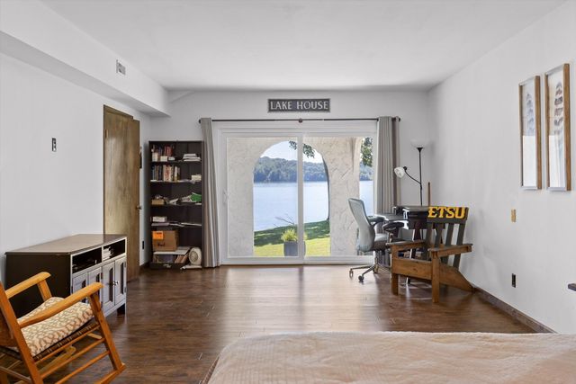 2166 S Shore Acres Road, Soddy Daisy, TN 37379