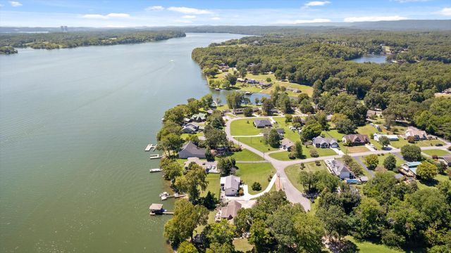 2166 S Shore Acres Road, Soddy Daisy, TN 37379