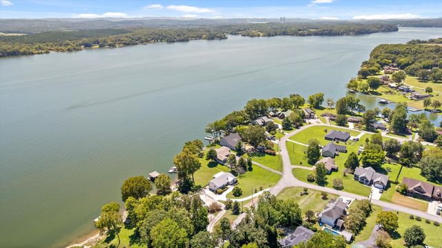 2166 S Shore Acres Road, Soddy Daisy, TN 37379