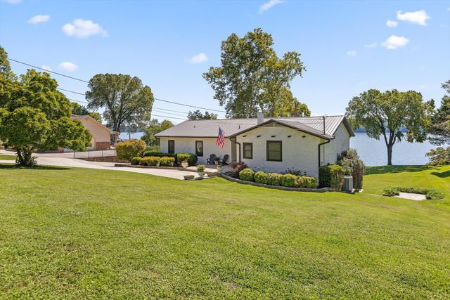 2166 S Shore Acres Road, Soddy Daisy, TN 37379