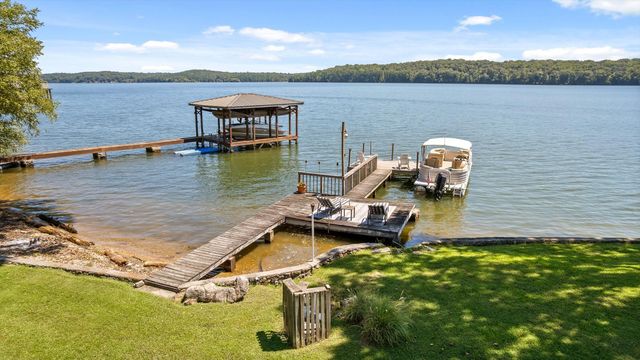 2166 S Shore Acres Road, Soddy Daisy, TN 37379