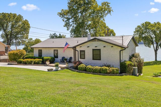 2166 S Shore Acres Road, Soddy Daisy, TN 37379