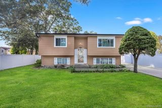 12 Roosevelt Avenue, Greenlawn, NY 11740