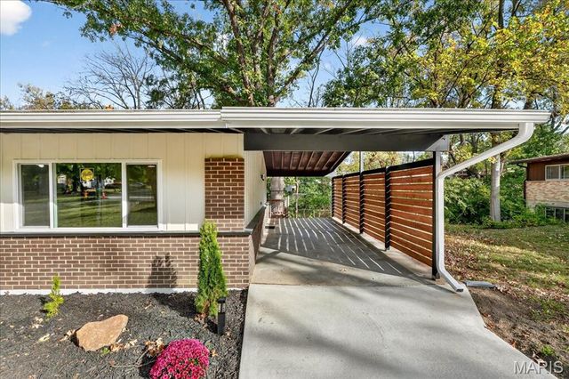 44 Riviera Court, St Louis, MO 63146