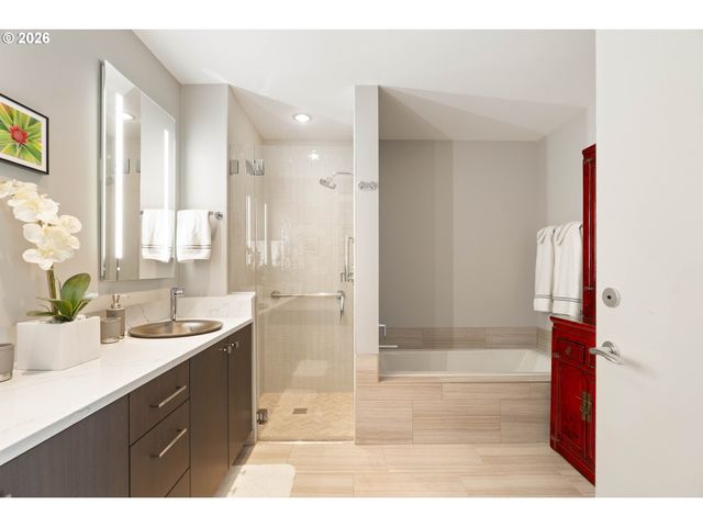 3570 S RIVER Pkwy 603, Portland, OR 97239
