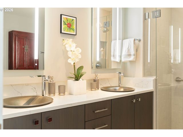 3570 S RIVER Pkwy 603, Portland, OR 97239