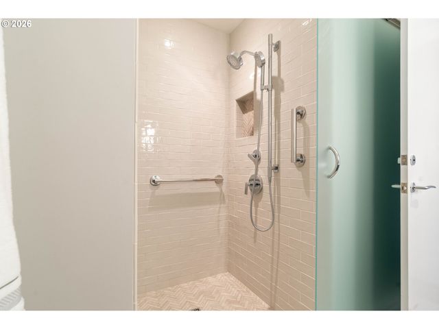 3570 S RIVER Pkwy 603, Portland, OR 97239