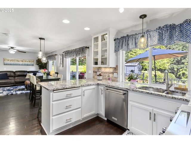 276 CHAMPION Rd, Kalama, WA 98625