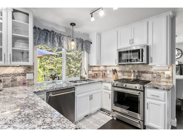 276 CHAMPION Rd, Kalama, WA 98625