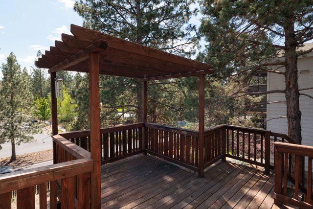 2533 NW Monterey Pines Drive, Bend, OR 97703
