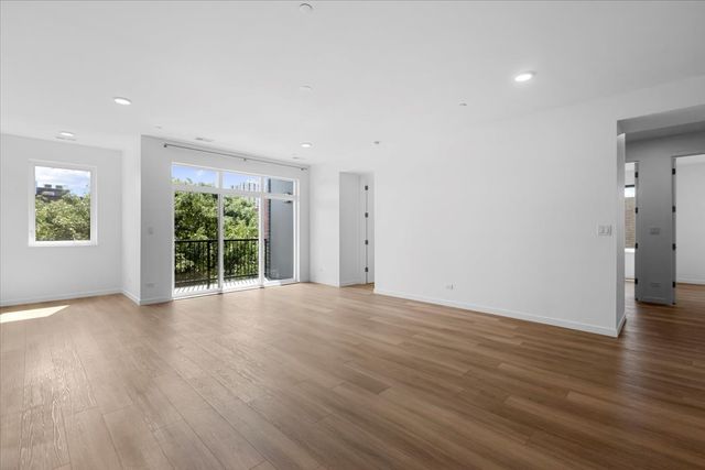 204 S Leavitt Street 201, Chicago, IL 60612