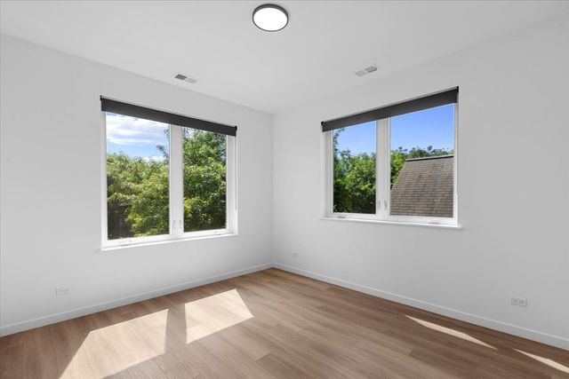 204 S Leavitt Street 201, Chicago, IL 60612