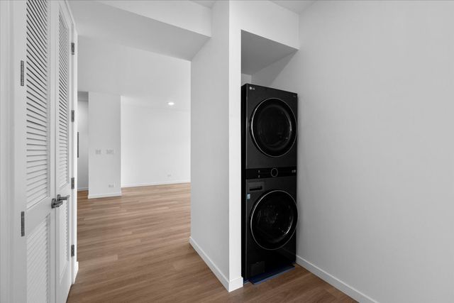 204 S Leavitt Street 201, Chicago, IL 60612