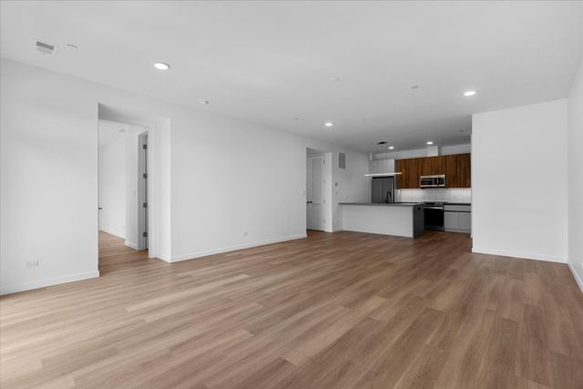 204 S Leavitt Street 201, Chicago, IL 60612