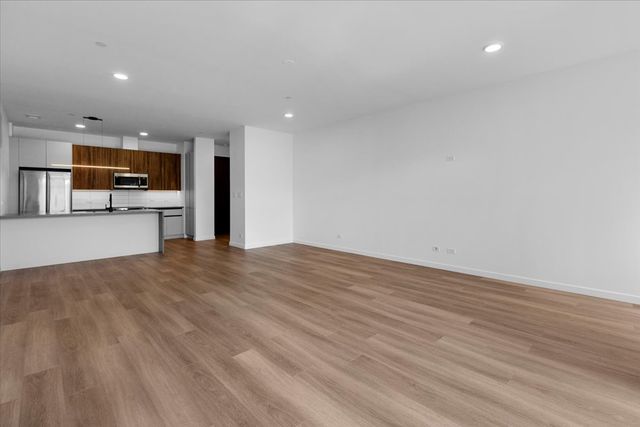 204 S Leavitt Street 201, Chicago, IL 60612