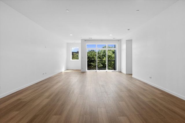 204 S Leavitt Street 201, Chicago, IL 60612