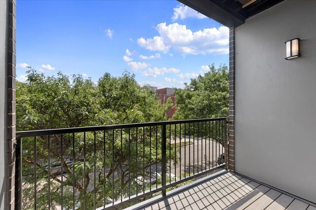 204 S Leavitt Street 201, Chicago, IL 60612