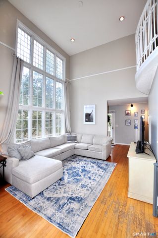 28 Great Pond Road, Simsbury, CT 06070