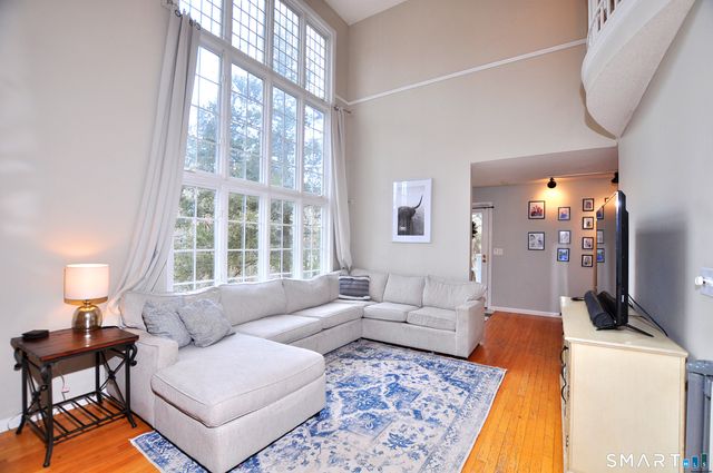 28 Great Pond Road, Simsbury, CT 06070