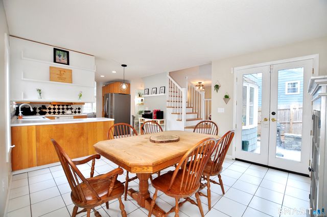 28 Great Pond Road, Simsbury, CT 06070