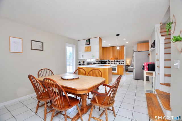 28 Great Pond Road, Simsbury, CT 06070