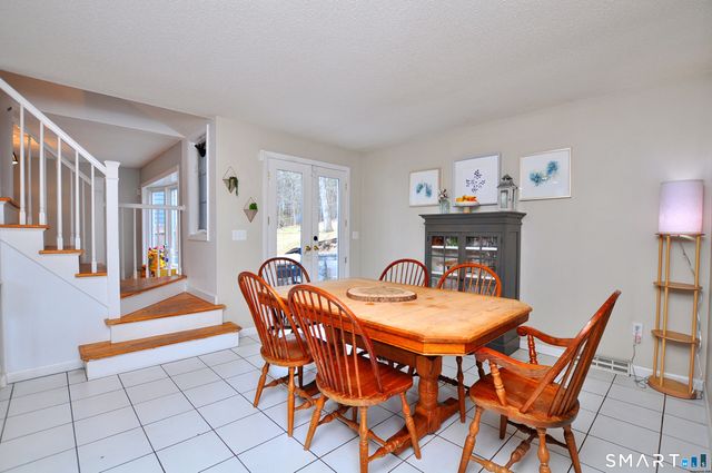 28 Great Pond Road, Simsbury, CT 06070