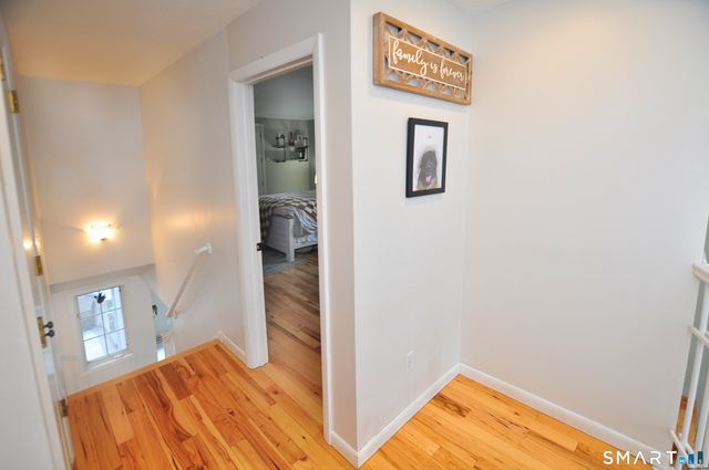 28 Great Pond Road, Simsbury, CT 06070