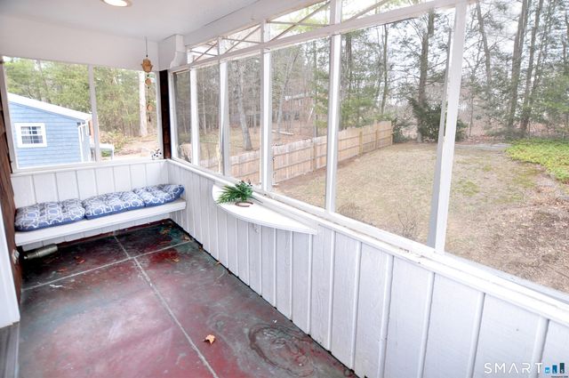 28 Great Pond Road, Simsbury, CT 06070