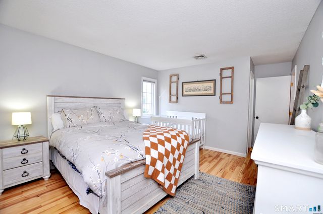 28 Great Pond Road, Simsbury, CT 06070