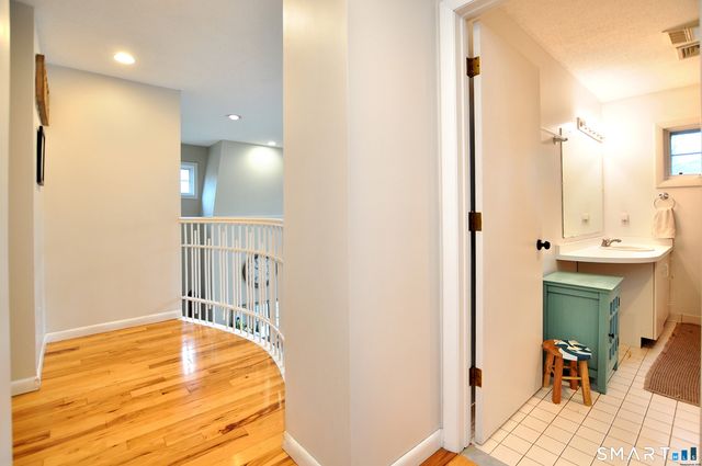 28 Great Pond Road, Simsbury, CT 06070