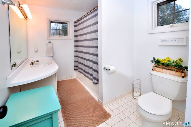 28 Great Pond Road, Simsbury, CT 06070