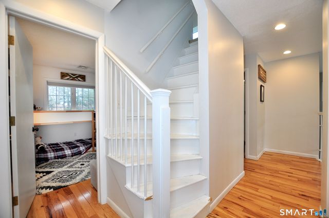 28 Great Pond Road, Simsbury, CT 06070