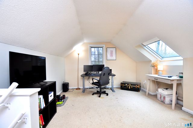 28 Great Pond Road, Simsbury, CT 06070